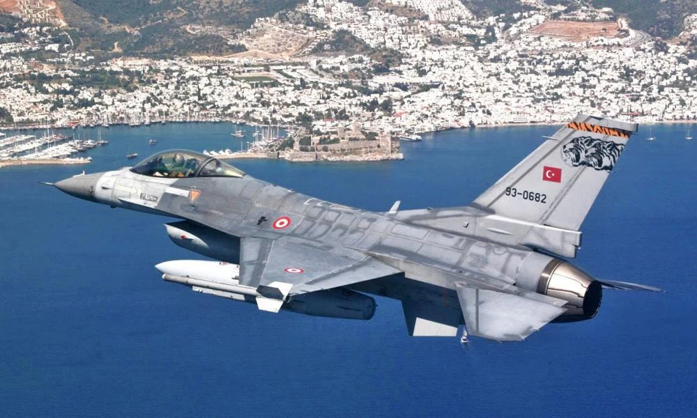 Τουρκικές προκλήσεις: Δέκα πολεμικά αεροσκάφη αλώνισαν το Αιγαίο